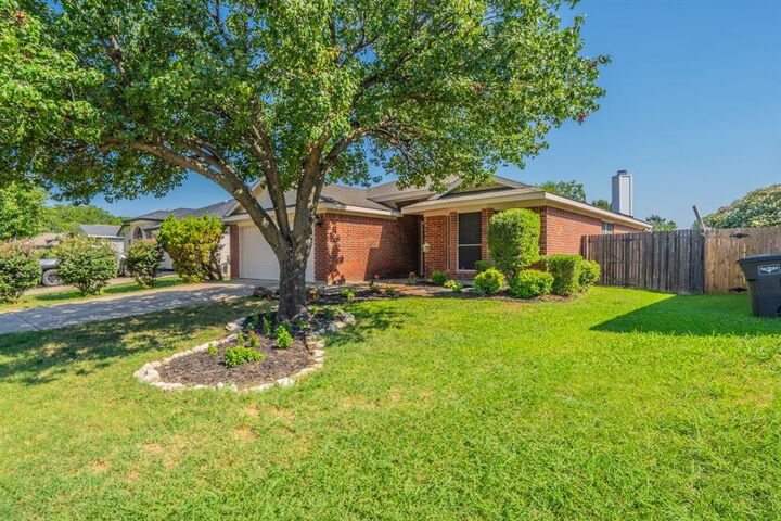 Property Photo:  1813 Canyon Ridge Street  TX 76131 