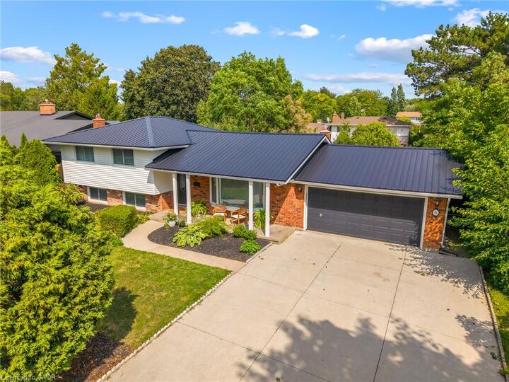 Property Photo: 6 Garrison Village Drive ON L0S 1J0