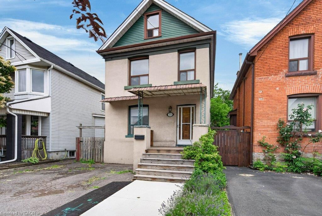 Property Photo: 21 East Bend Avenue N ON L8L 7E1