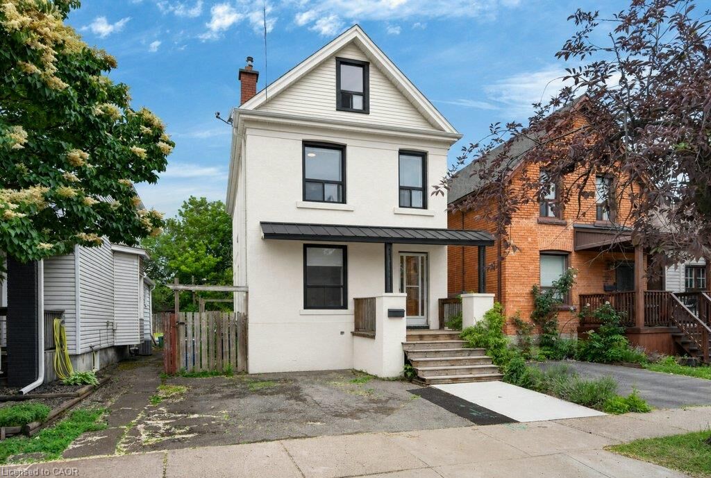 Property Photo: 21 East Bend Avenue N ON L8L 7E1