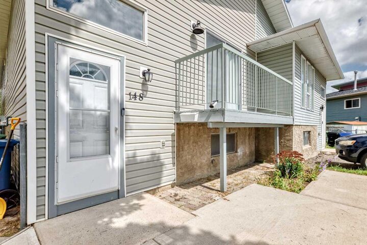 Property Photo:  148 Fonda Drive SE  AB T2A 6E6 