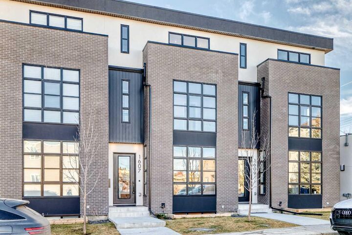1607 37 Avenue SW — photo 1