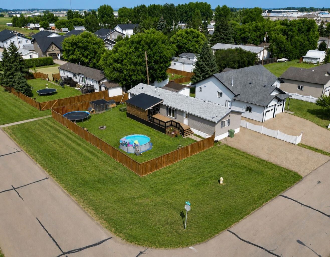 Property Photo:  10226 103 Ave  AB T0H 2H0 