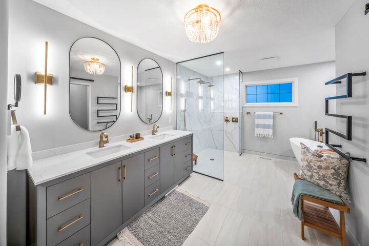 Property Photo:  255 Gleneagles View  AB T4C 2H5 