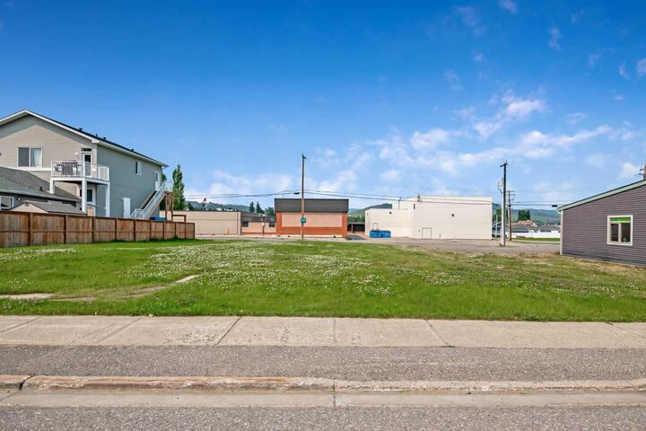 Property Photo:  410 Main Street NW  AB T0L 2A0 