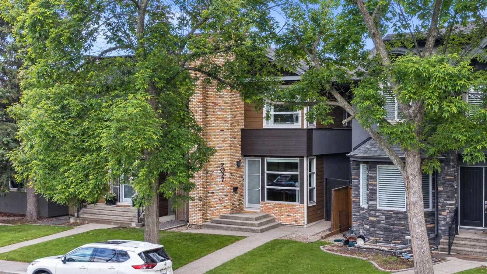 Property Photo: 2027 42 Avenue SW AB T2T 2M8
