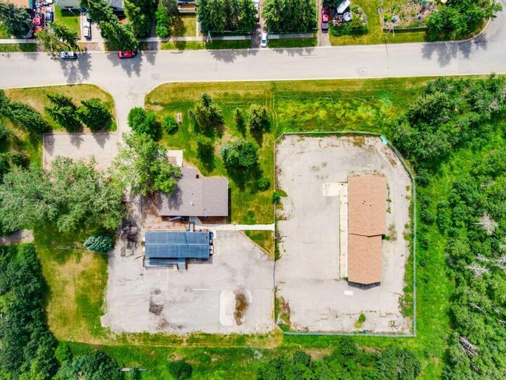 Property Photo: 514 &Amp 526 Windsor Avenue NW AB T0L 2A0