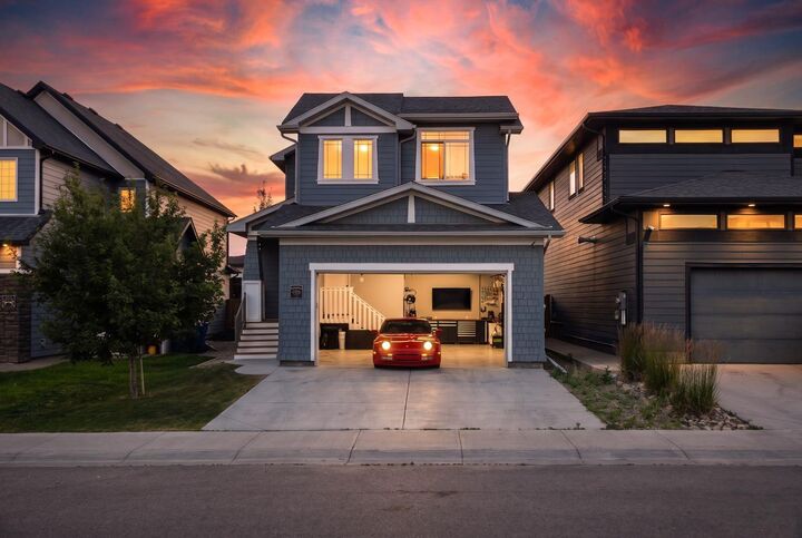 Property Photo: 489 Devonia Way W AB T1J 5J6