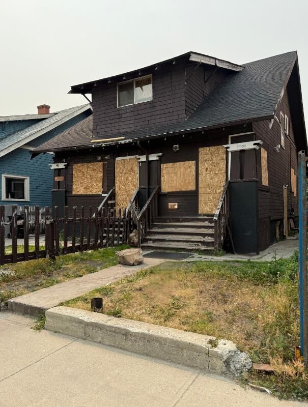 Property Photo: 1703 12 Avenue SW AB T3C 0R5