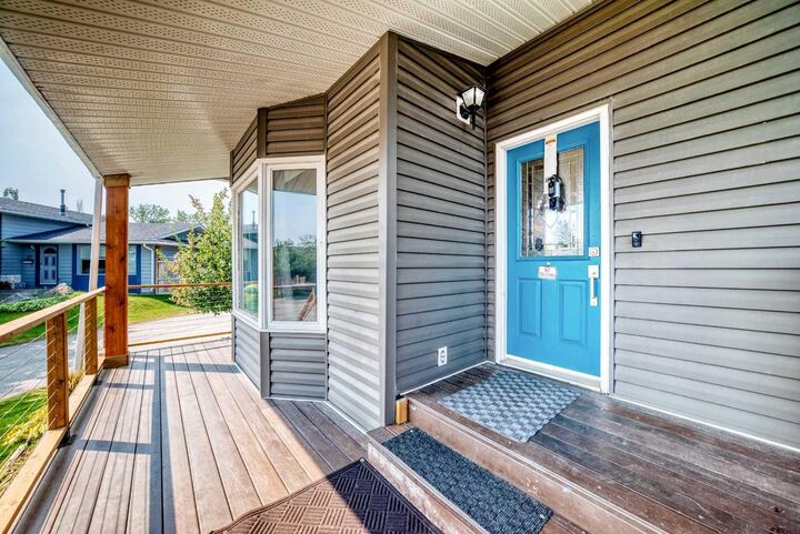 Property Photo:  31 Taylor Way SE  AB T4A 1S4 