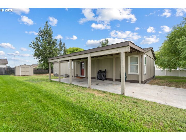 Property Photo: 326 SE Anderson Rd OR 97818