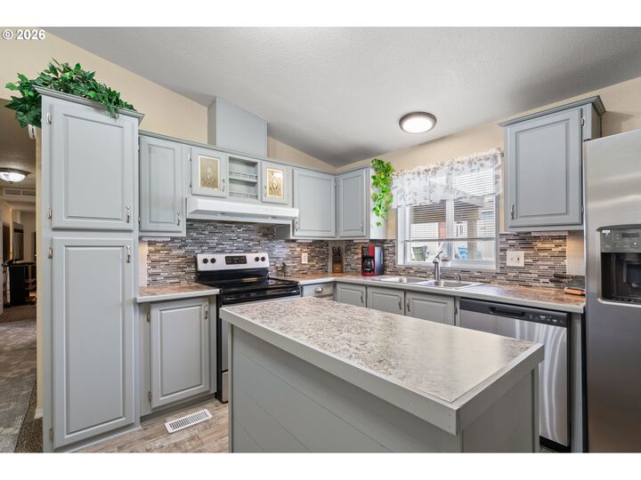 Property Photo: 326 SE Anderson Rd OR 97818