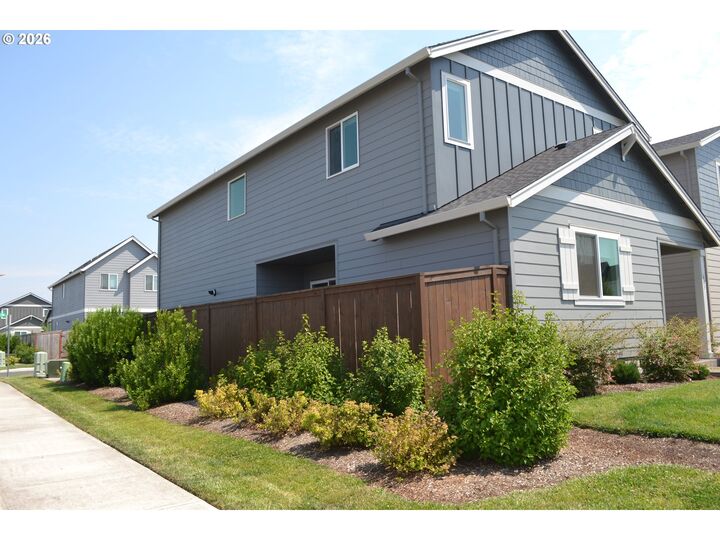 Property Photo: 603 Pickering Ln OR 97071