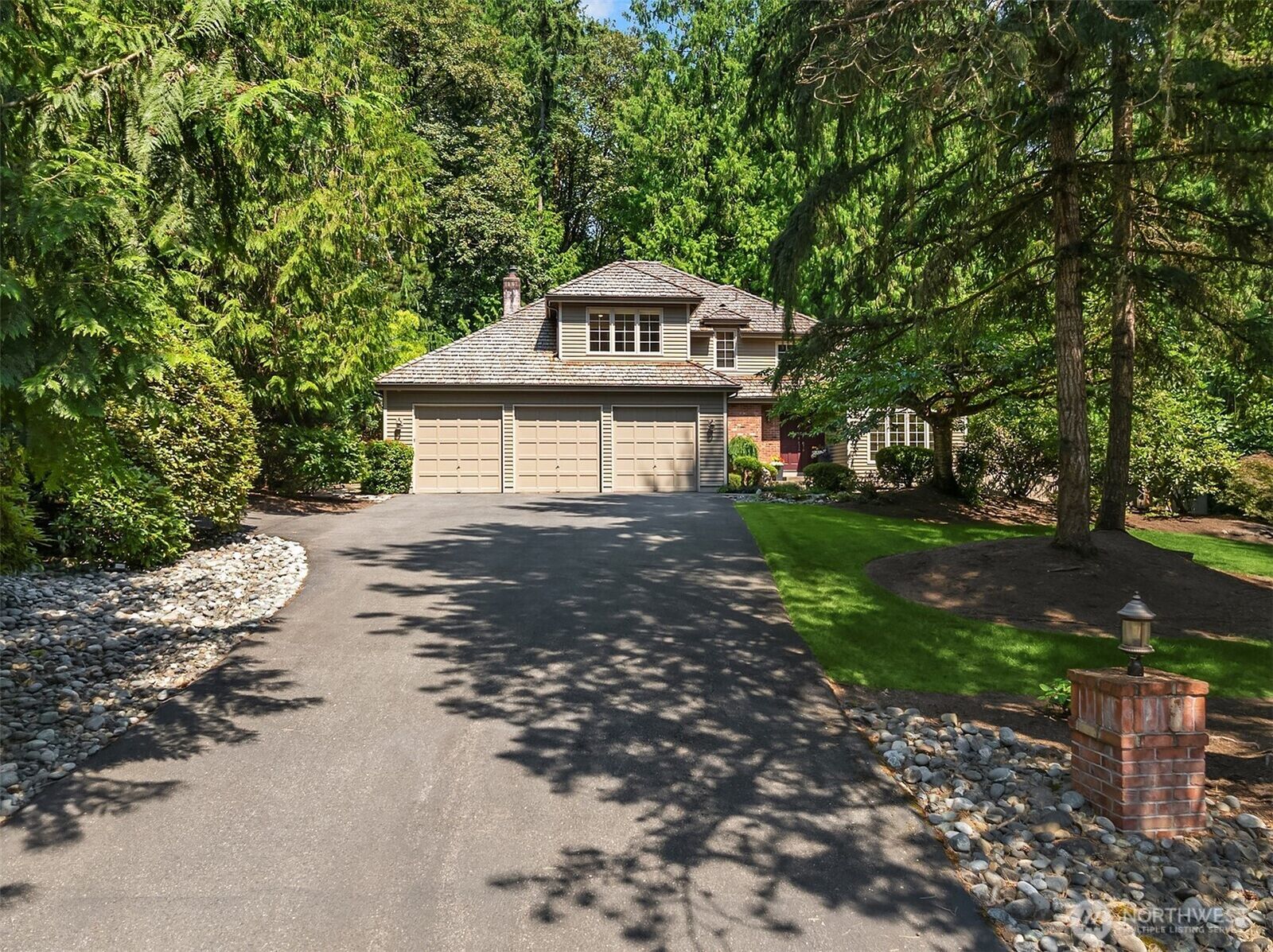 Property Photo: 13016 207th Avenue SE WA 98027