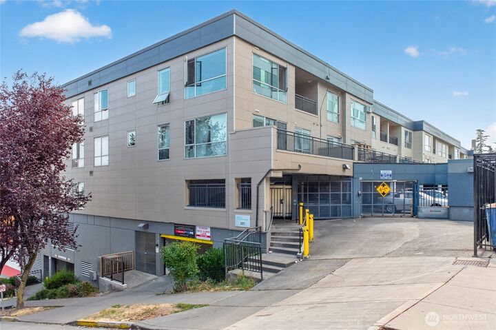 Property Photo:  321  10th Avenue S  WA 98104 