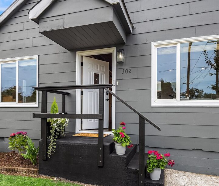 Property Photo: 302 E Gilman Avenue WA 98223