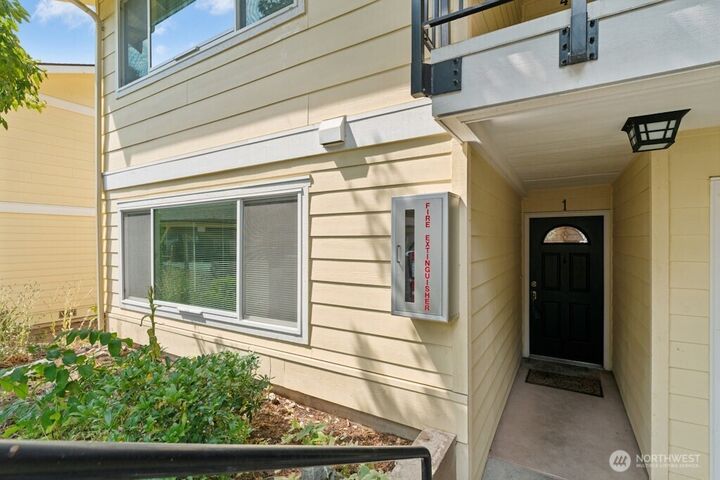 Property Photo: 14602 NE 51st Street D1 WA 98007