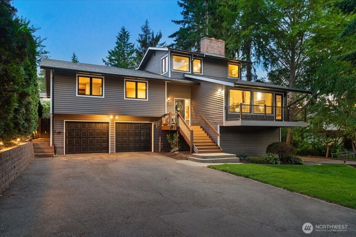 Property Photo:  807  7th Avenue N  WA 98020 
