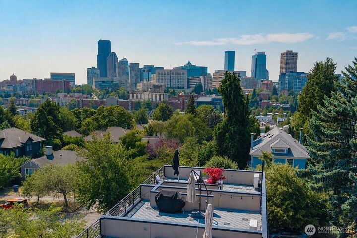 Property Photo:  1602 E Marion Street  WA 98122 