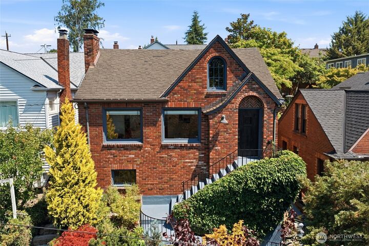 Property Photo: 2714 10th Avenue W WA 98119