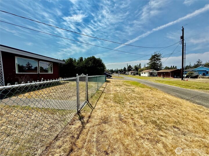 Property Photo:  201 W Seattle Avenue  WA 98595 