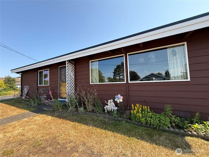Property Photo:  201 W Seattle Avenue  WA 98595 