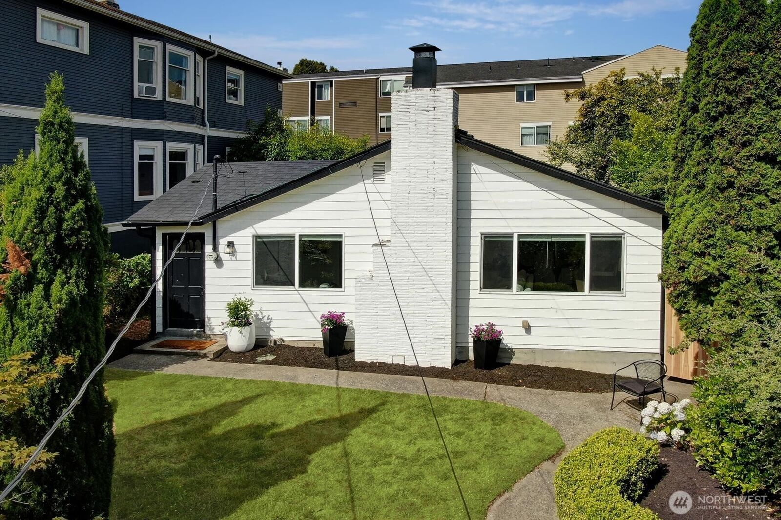 Property Photo: 2353 Federal Avenue E WA 98102
