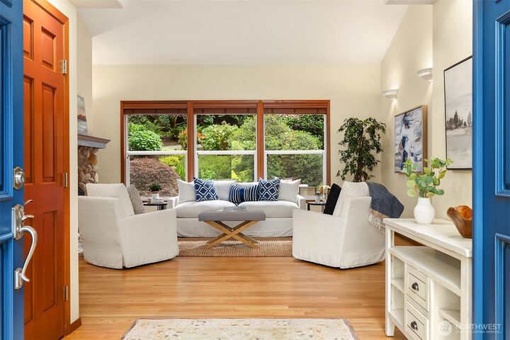 Property Photo:  8387 NE Sumanee Place  WA 98110 