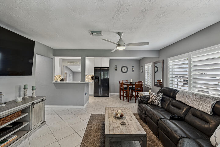 Property Photo:  800 SW 19th Street  FL 33315 