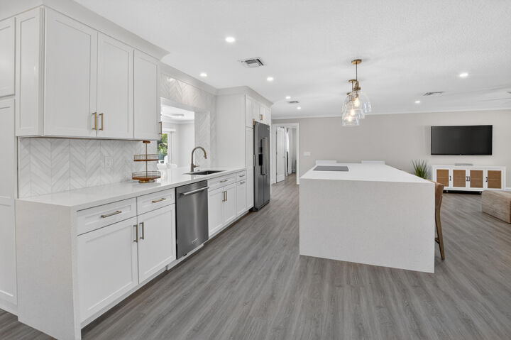 Property Photo:  135 SE 28th Court  FL 33435 