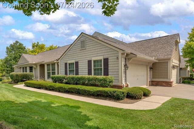 Property Photo:  877 Tartan Trail  MI 48304 