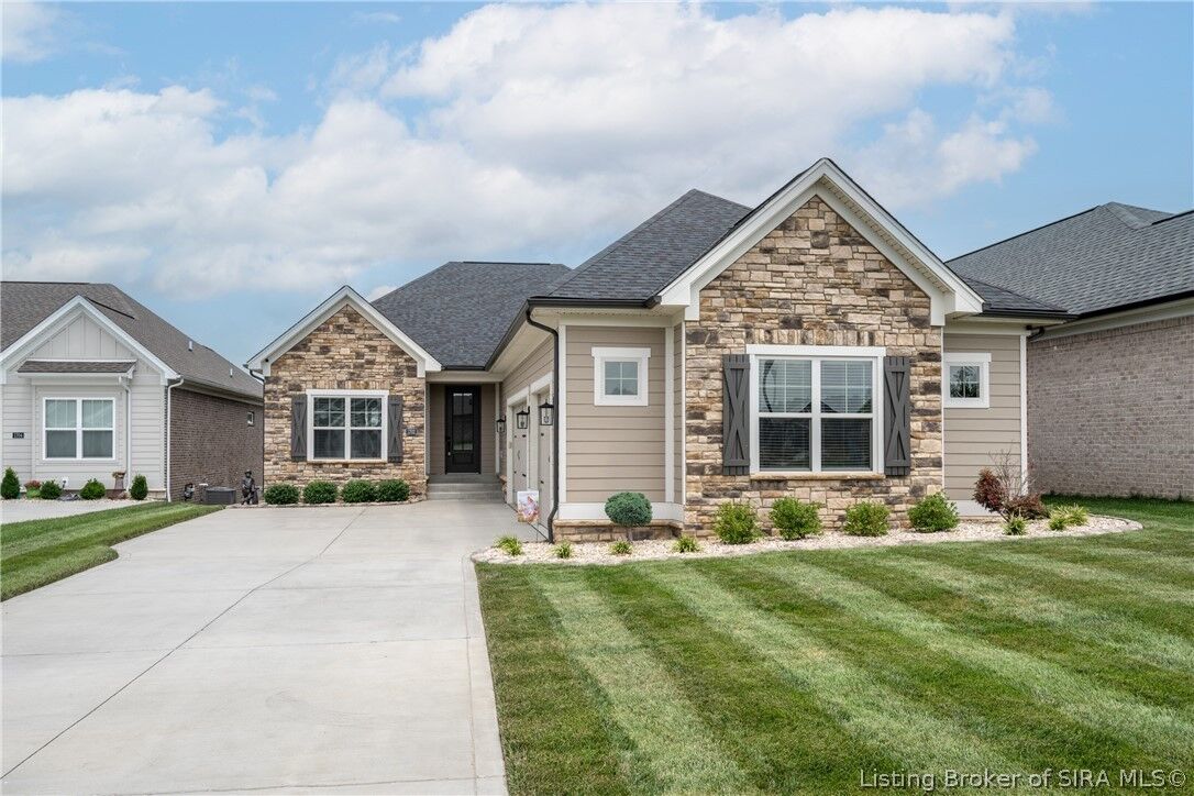Property Photo:  1702 Greenbrier Place  IN 47126 