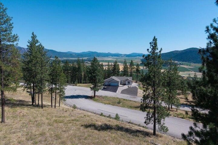 Property Photo: 711 Palmer Ln WA 99109