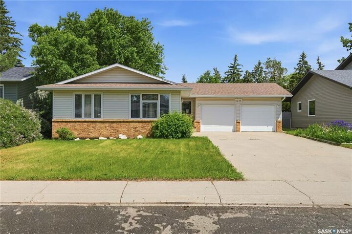 Property Photo: 1625 Admiral Crescent SK S6H 7N8