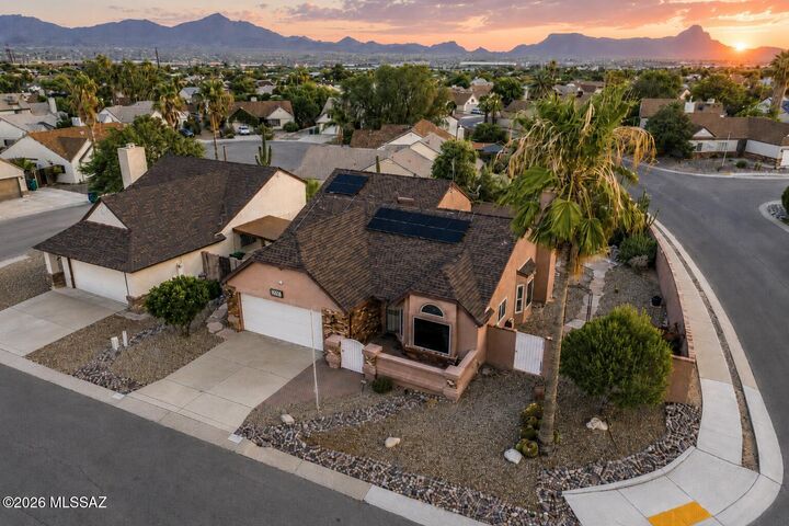 Property Photo:  7861 N Roundstone Drive  AZ 85741 
