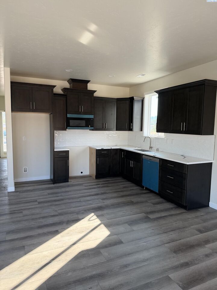Property Photo:  2119 S Elm Pl  WA 99337 