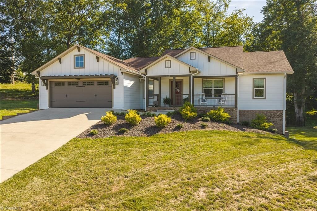 Property Photo: 133 Maplewood Court NC 28638