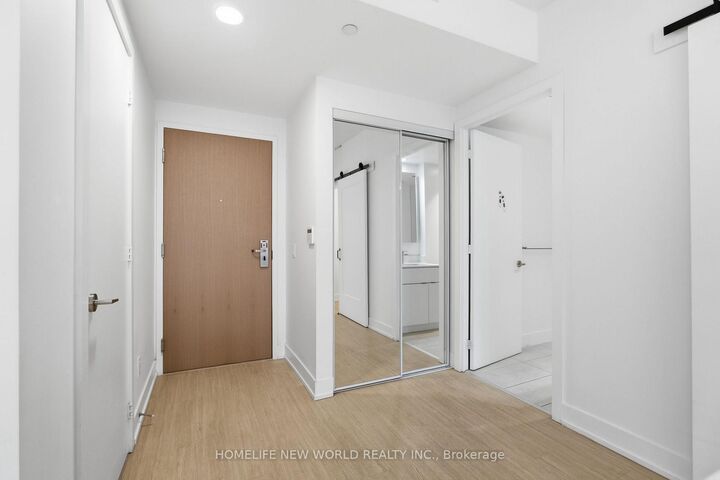 Property Photo:  7 Grenville Street 2106  ON M4Y 0E9 