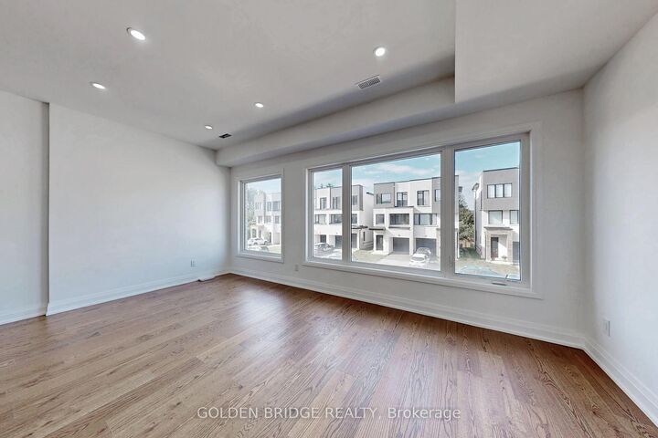 Property Photo:  21 Persica Street  ON L4E 2T3 