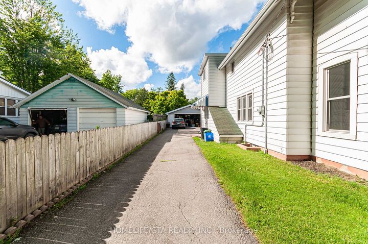 Property Photo:  4 Melbourne Street W  ON K9V 2S6 