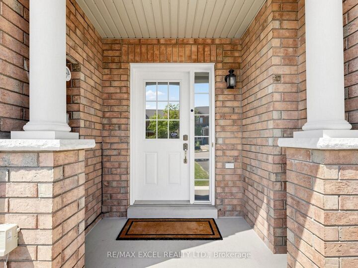 Property Photo: 6 Barr Crescent ON L4G 0B8