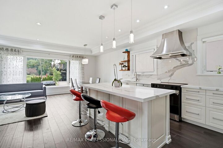 Property Photo: 77 Cronin Drive ON M9B 4V3