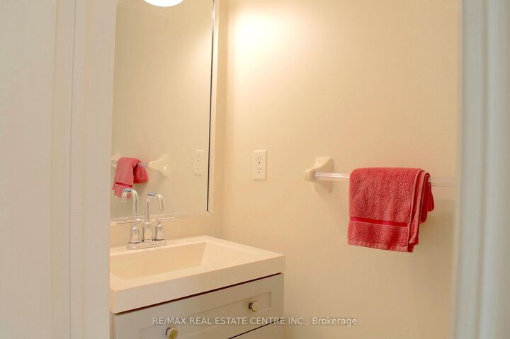 Property Photo: 3 Chudleigh Avenue ON L6X 0N1