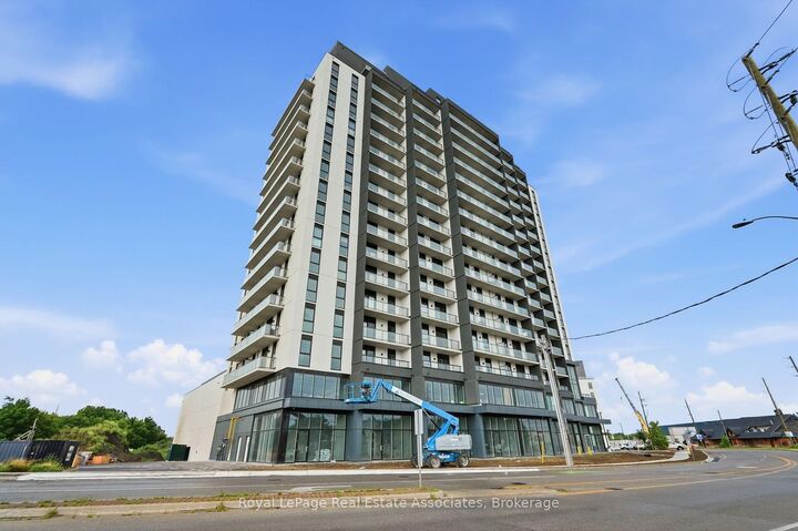 Property Photo: 33 Erie Avenue 1704 ON N3S 0K7