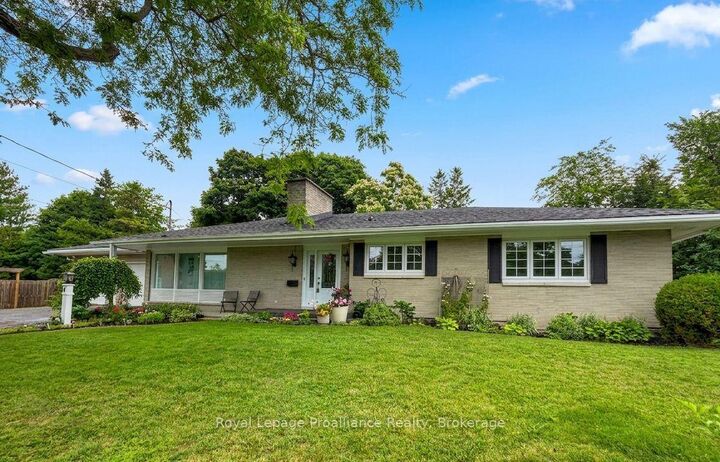 Property Photo: 7 Eastwood Park Drive ON K8N 1W3