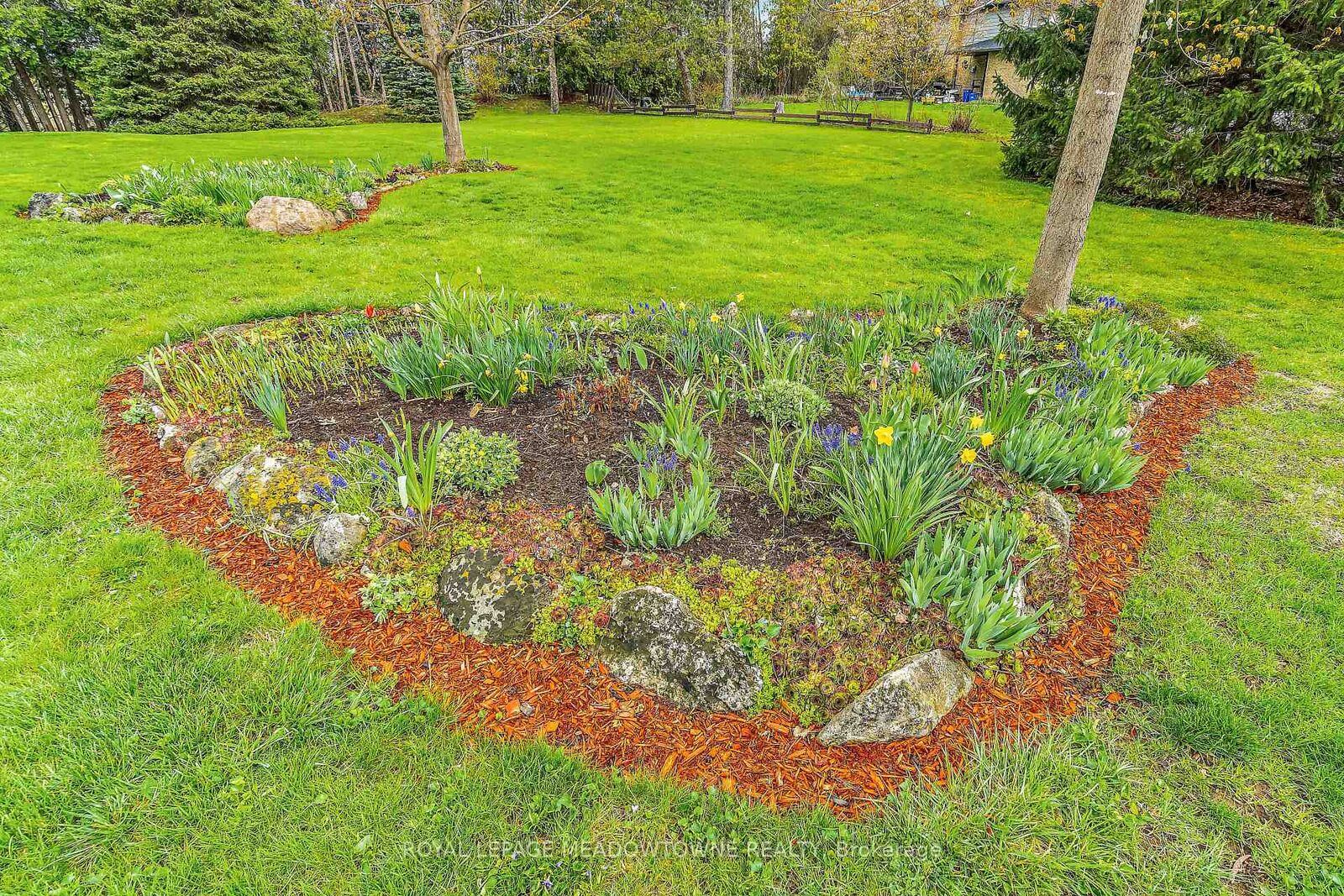 Property Photo: 39 Wildwood Road ON L7G 2W8