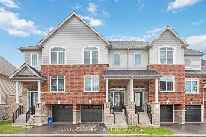 102 Lyall Stokes Circle — photo 1