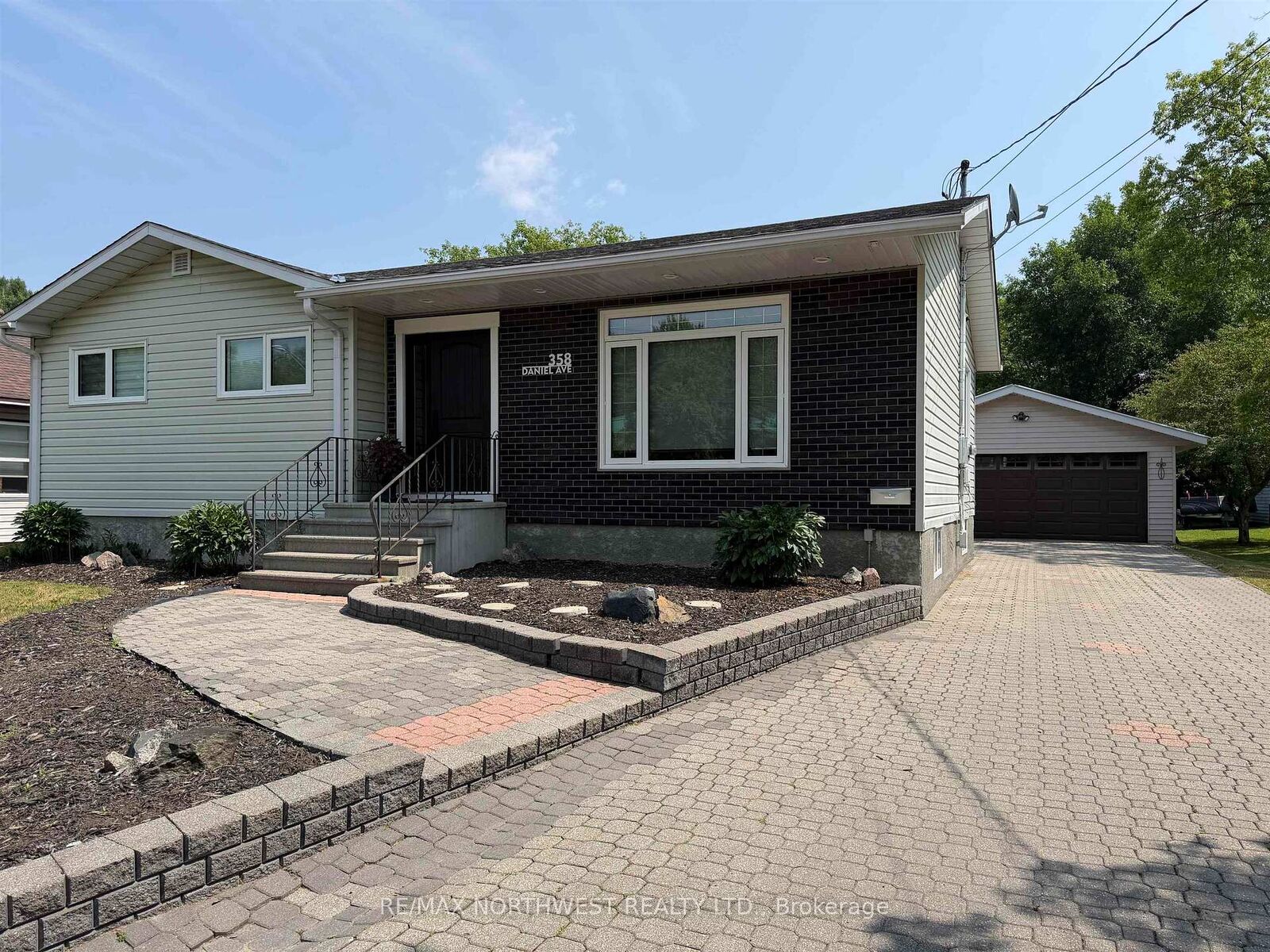 Property Photo:  358 Daniel Avenue  ON P9A 3L6 