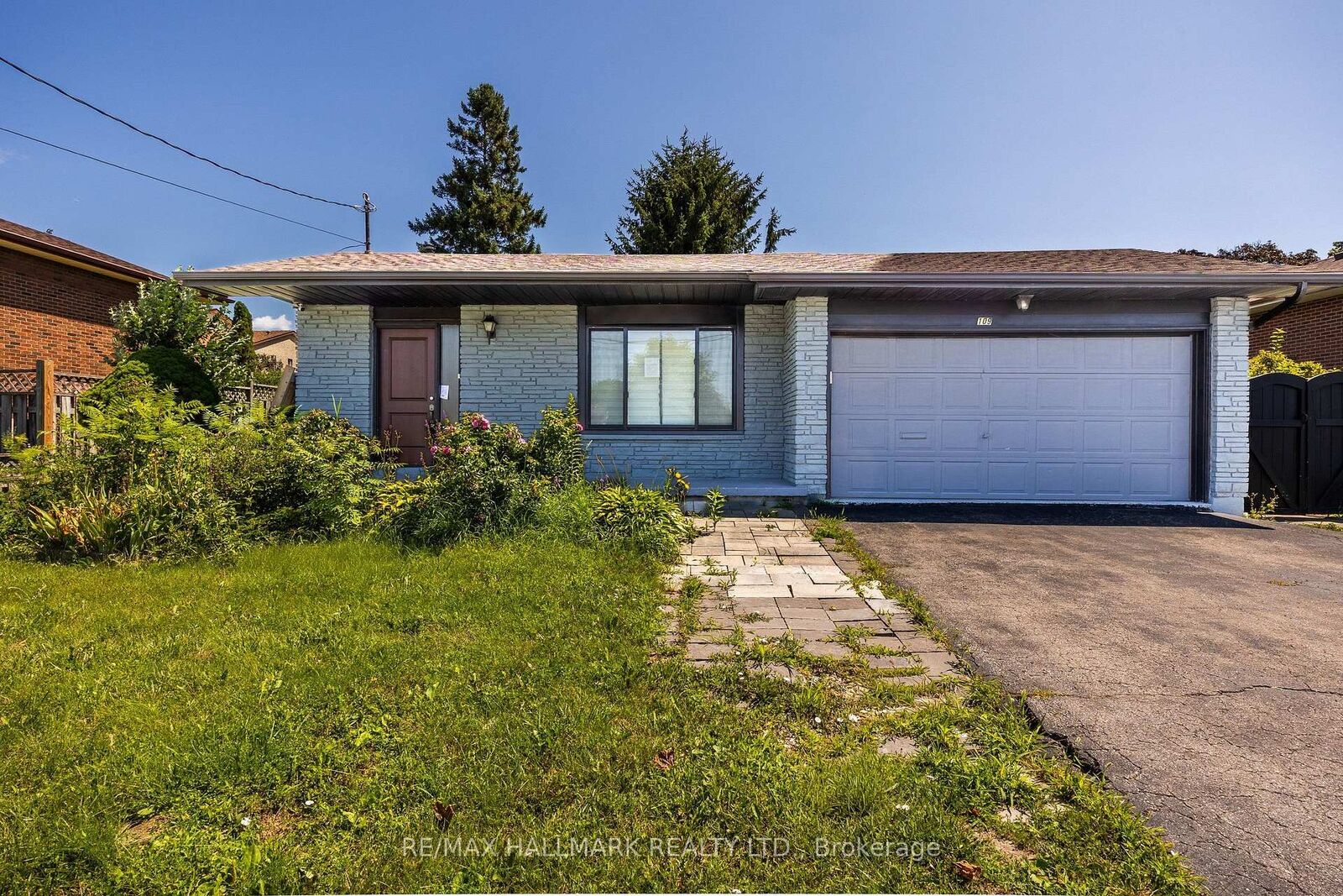 Property Photo: 109 Thickson Road S ON L1N 2C7