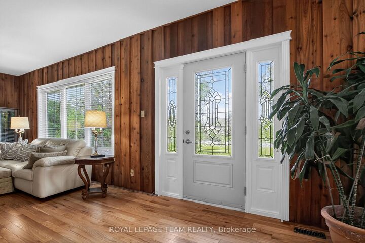 Property Photo:  434 High Street  ON K7C 3P1 